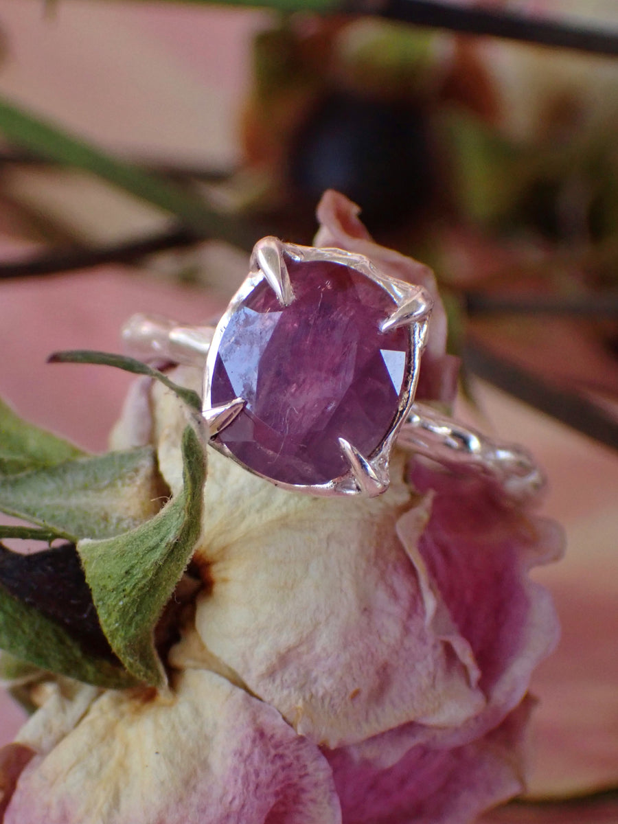 Foxglove Band | Purple Sapphire Ring